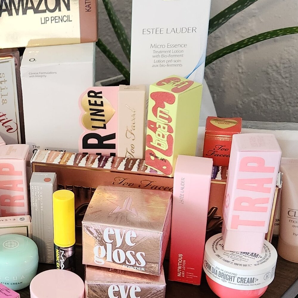 ✨️Mystery Beauty Box✨️ - Picture 6 of 7